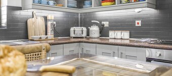 Luxury Coach House Sleeps 12 People 5 Bedrooms