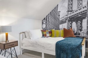 5 bedrooms, iron/ironing board, free WiFi, bed sheets - Luxury Coach House Sleeps 12 People  5 Bedrooms (Bridgend)