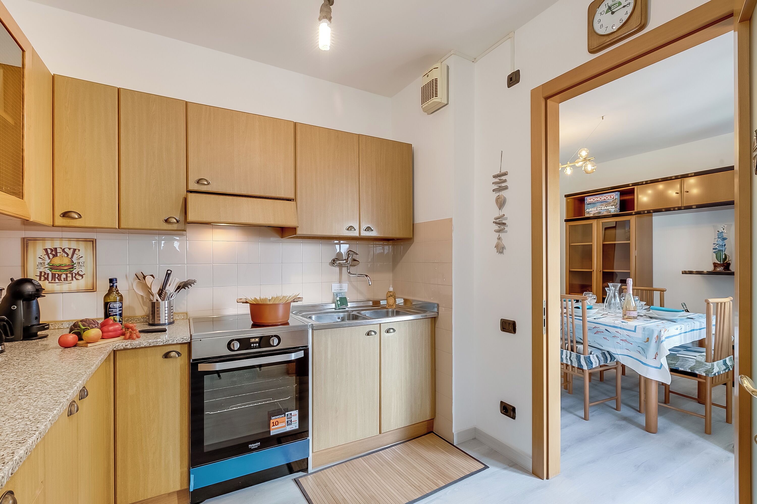 Standard-Apartment, Mehrere Schlafzimmer, 2 Bäder (Garda Lake View From The 7th Floor) | Eigene Küche | Kühlschrank, Mikrowelle, Ofen, Herdplatte