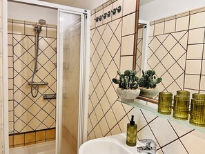 Shower, hair dryer, towels, soap