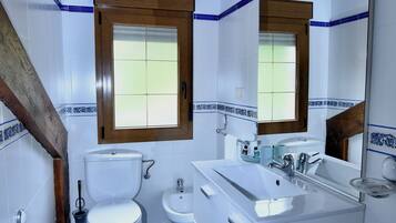 Apartemen, pemandangan gunung | Kamar mandi