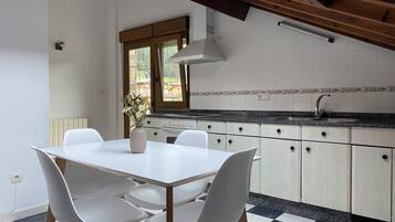 Apartemen, pemandangan gunung | Dapur pribadi