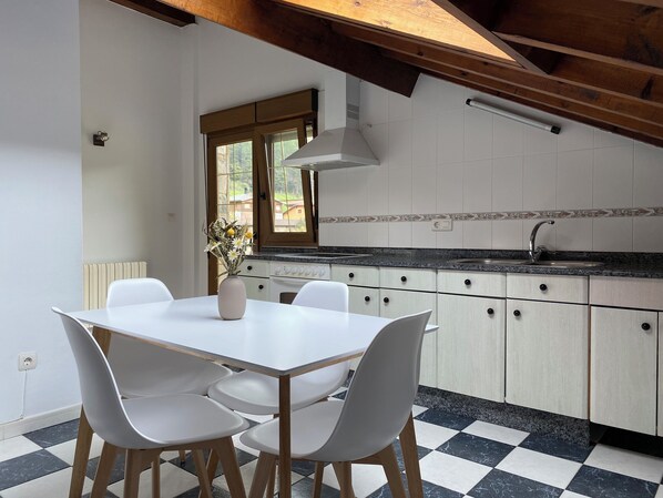 Apartment, Mountain View | Private kitchen