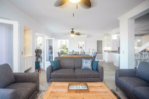 Smart TV - Beachfront Villa w/ Private Pool in Playa Azul with Panoramic View, Beach Access (Playa Azul, Ocotal)