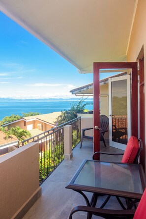 Property grounds - Beachfront Villa w/ Private Pool in Playa Azul with Panoramic View, Beach Access (Playa Azul, Ocotal)