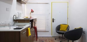 Deluxe Apartment, Balcony, City View | Private kitchen