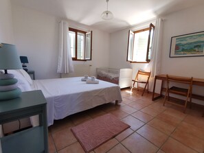 4 chambres, bureau, lit parapluie, Wi-Fi gratuit