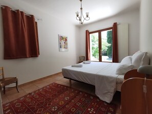 4 habitaciones, escritorio, cuna de viaje y wifi gratis 