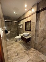 Superior Double Room | Bathroom | Shower, towels, soap, shampoo