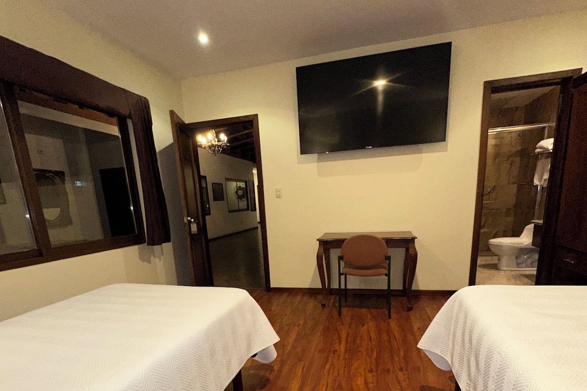 Economy Triple Room | Desk, laptop workspace, free WiFi, bed sheets