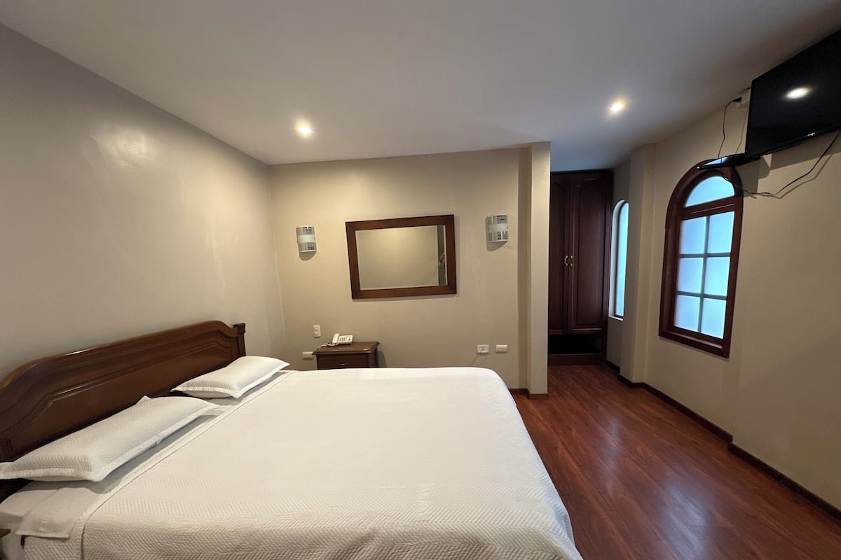 Desk, laptop workspace, free WiFi, bed sheets