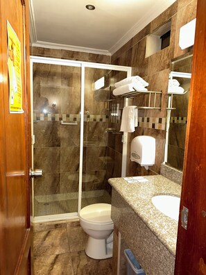 Bathroom - Hotel & Suites El Quijote (Cuenca)
