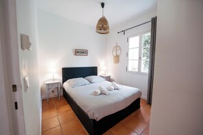 2 bedrooms, WiFi, bed sheets - Provencal Villa in gated community with swimming pool (Fayence)