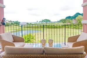 Property grounds - Del Mar Condo w/ Ocean and Golf Views (Playa Herradura)