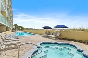 Appartement, 1 kingsize bed met slaapbank (Pelican Isle 411) | Zwembad | Een buitenzwembad, een verwarmd zwembad