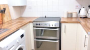 Apartment | Private kitchen | Fridge, microwave, oven, stovetop