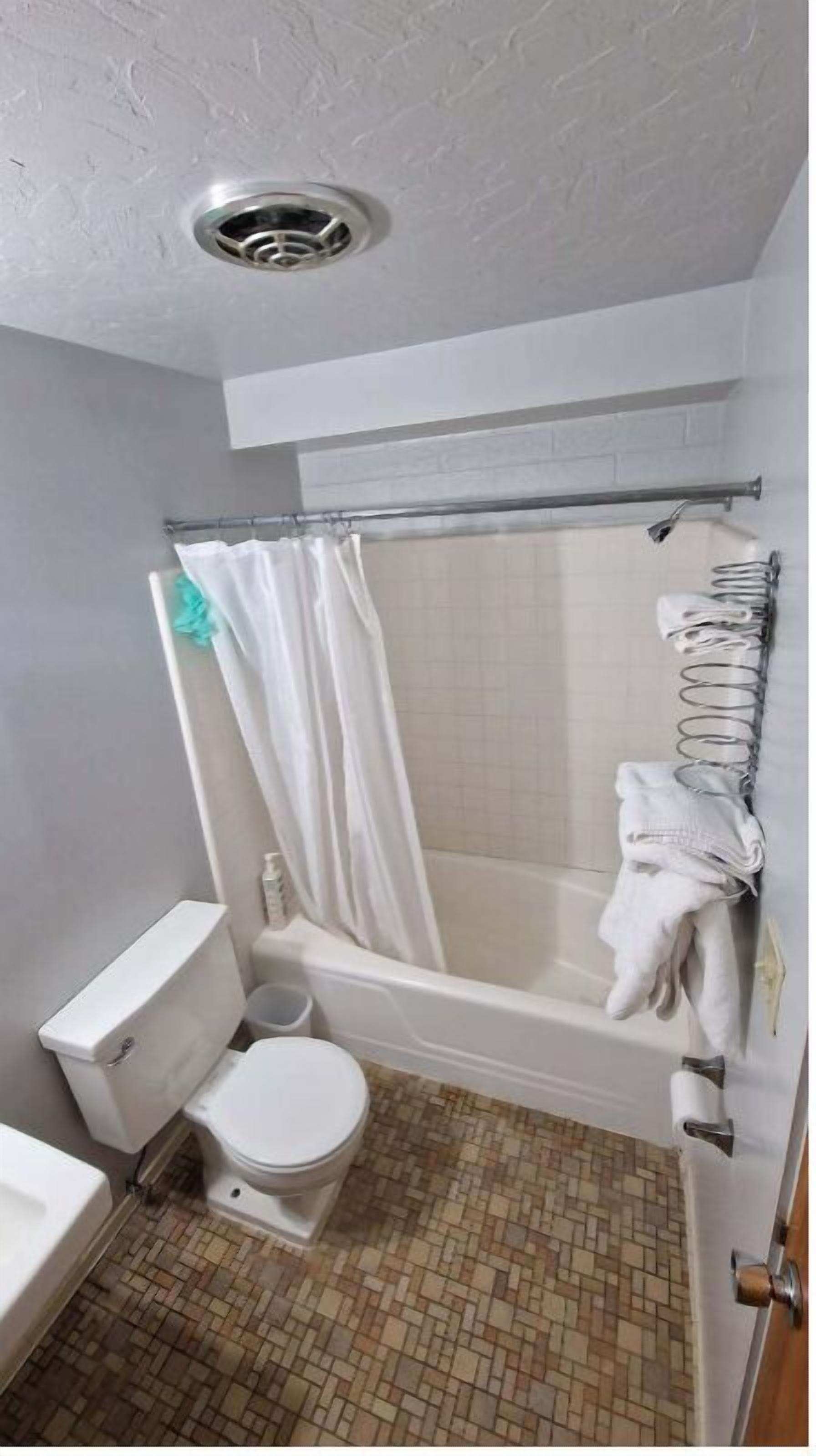 Jabón y papel de baño 