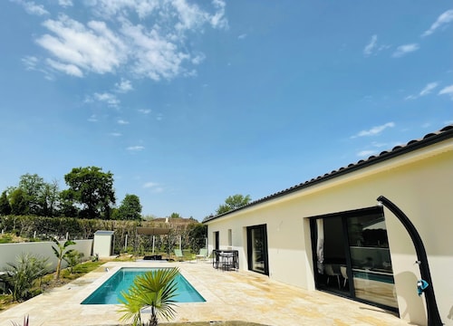 Maison moderne avec piscine