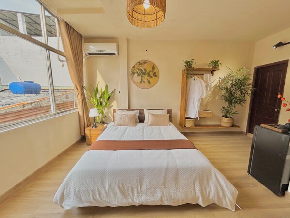 1 bedroom, bed sheets