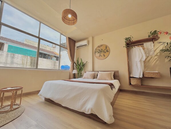 1 bedroom, bed sheets