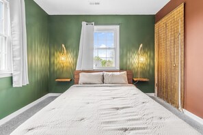 5 bedrooms, iron/ironing board, free WiFi, bed sheets