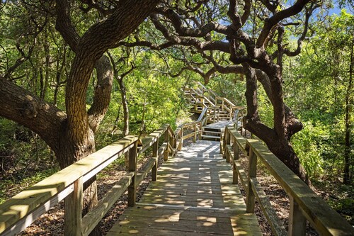 Ocean & Sound Views 3BR w/ Pools, Tennis, Basketball, Private Beach & Marina!