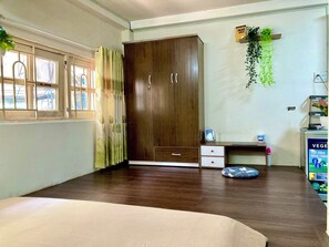 1 bedroom, in-room safe, desk, WiFi
