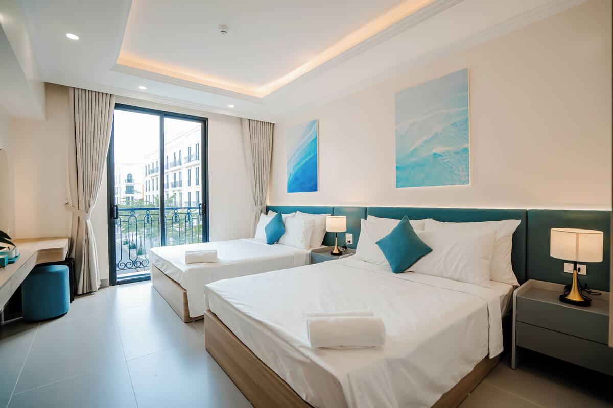 Deluxe Double or Twin Room, Balcony, City View | Desk, soundproofing, iron/ironing board (on request), WiFi (free)
