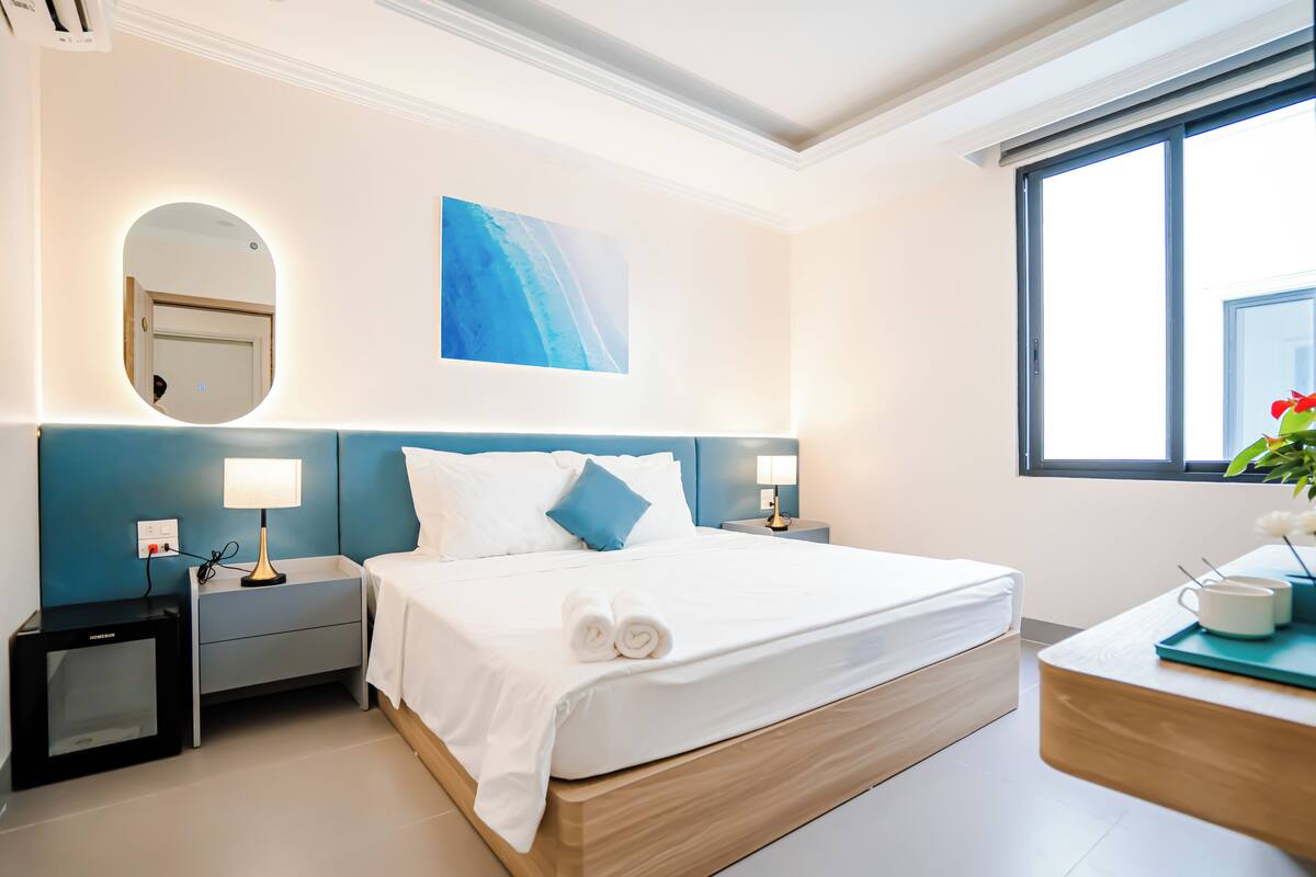 Basic Double Room | Desk, soundproofing, iron/ironing board (on request), WiFi (free)