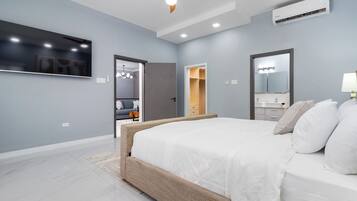 Villa Deluxe - balkong - utsikt mot trädgården | 3 sovrum, värdeförvaringsskåp på rummet och strykjärn/strykbräda