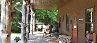 Spacious 5-bedroom lodge in Flippin Ar, on the beautiful White River.