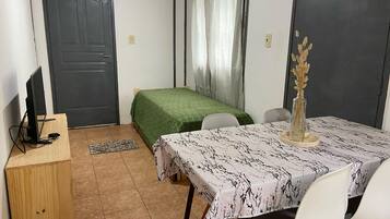 1 habitación, wifi y ropa de cama