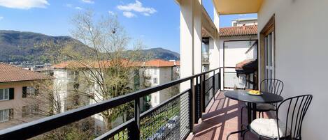 Apartment | 2 bedrooms, premium bedding, down comforters, iron/ironing board