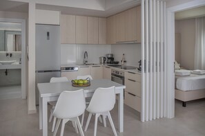Fridge, stovetop, dishwasher, coffee/tea maker - Potame Suite by Estia, Renia with Pool View (Gournes)