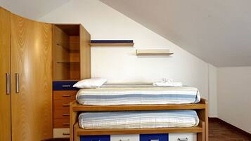 3 Schlafzimmer, Bügeleisen/Bügelbrett, Bettwäsche