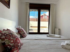 3 Schlafzimmer, Bügeleisen/Bügelbrett, Bettwäsche