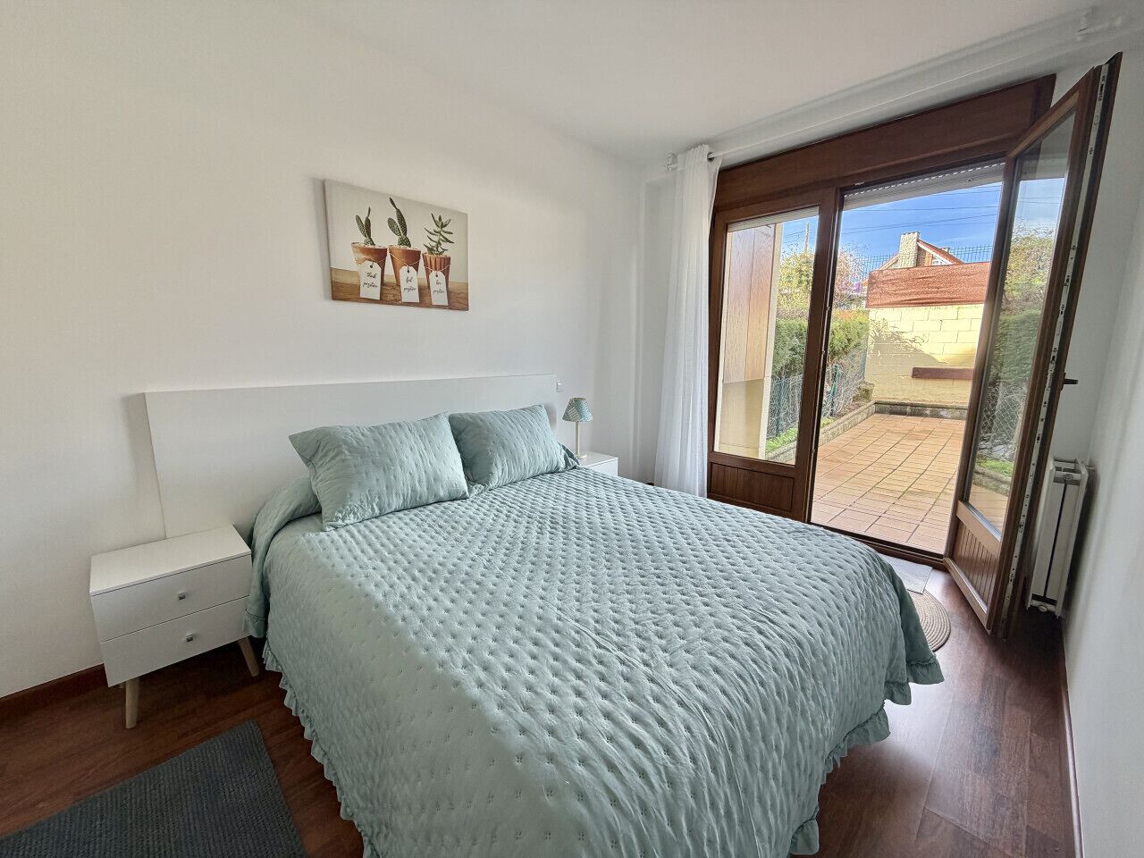 3 slaapkamers, een strijkplank/strijkijzer, beddengoed