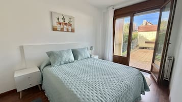 3 slaapkamers, een strijkplank/strijkijzer, beddengoed