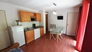 Réfrigérateur, micro-ondes, lave-vaisselle