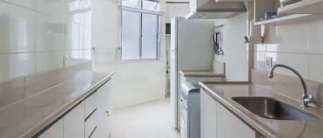 Refrigerador, microondas, horno, placa de cocina