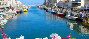 Bright seafront apartment