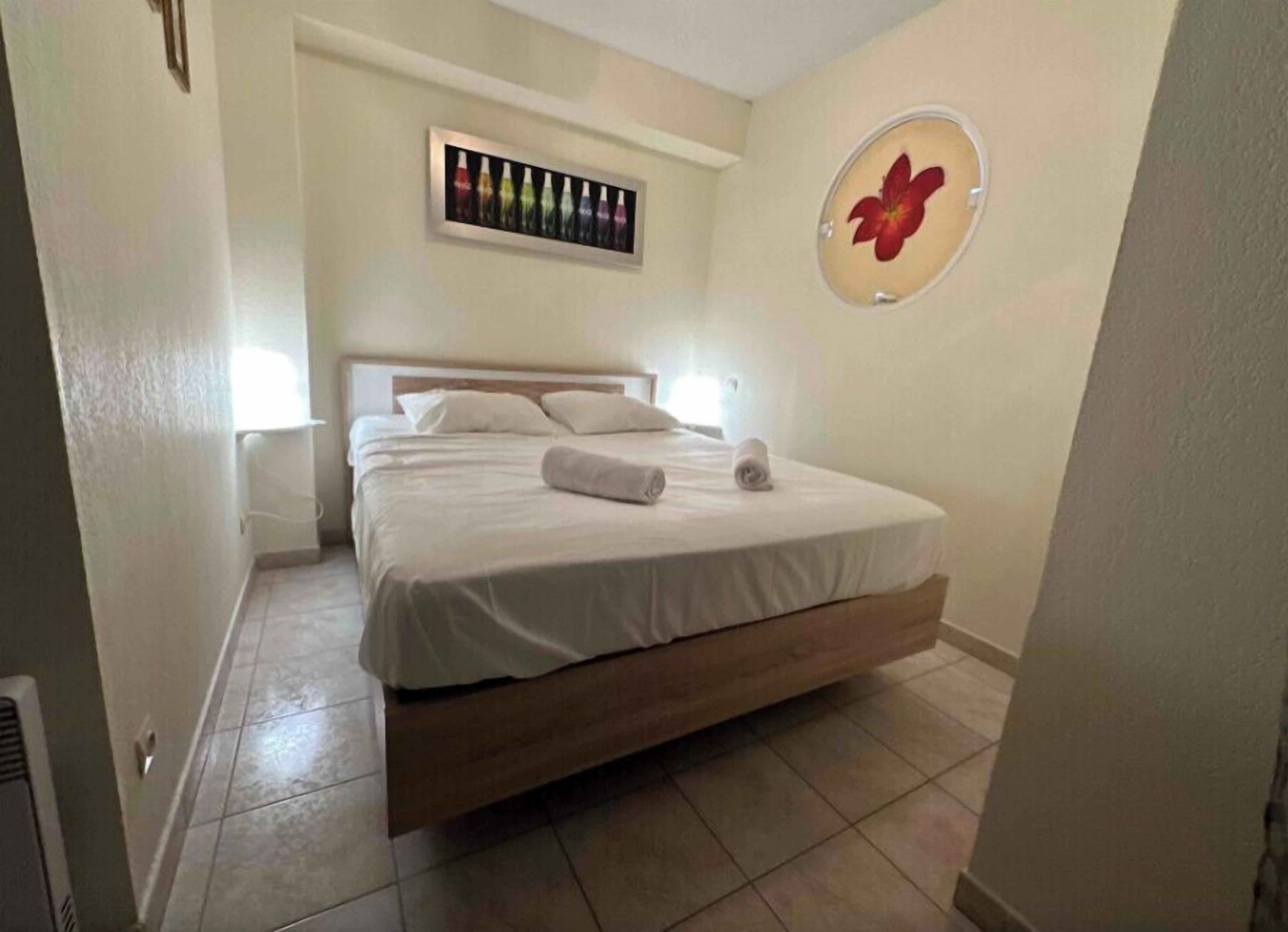 2 chambres, fer et planche à repasser, Wi-Fi, draps fournis