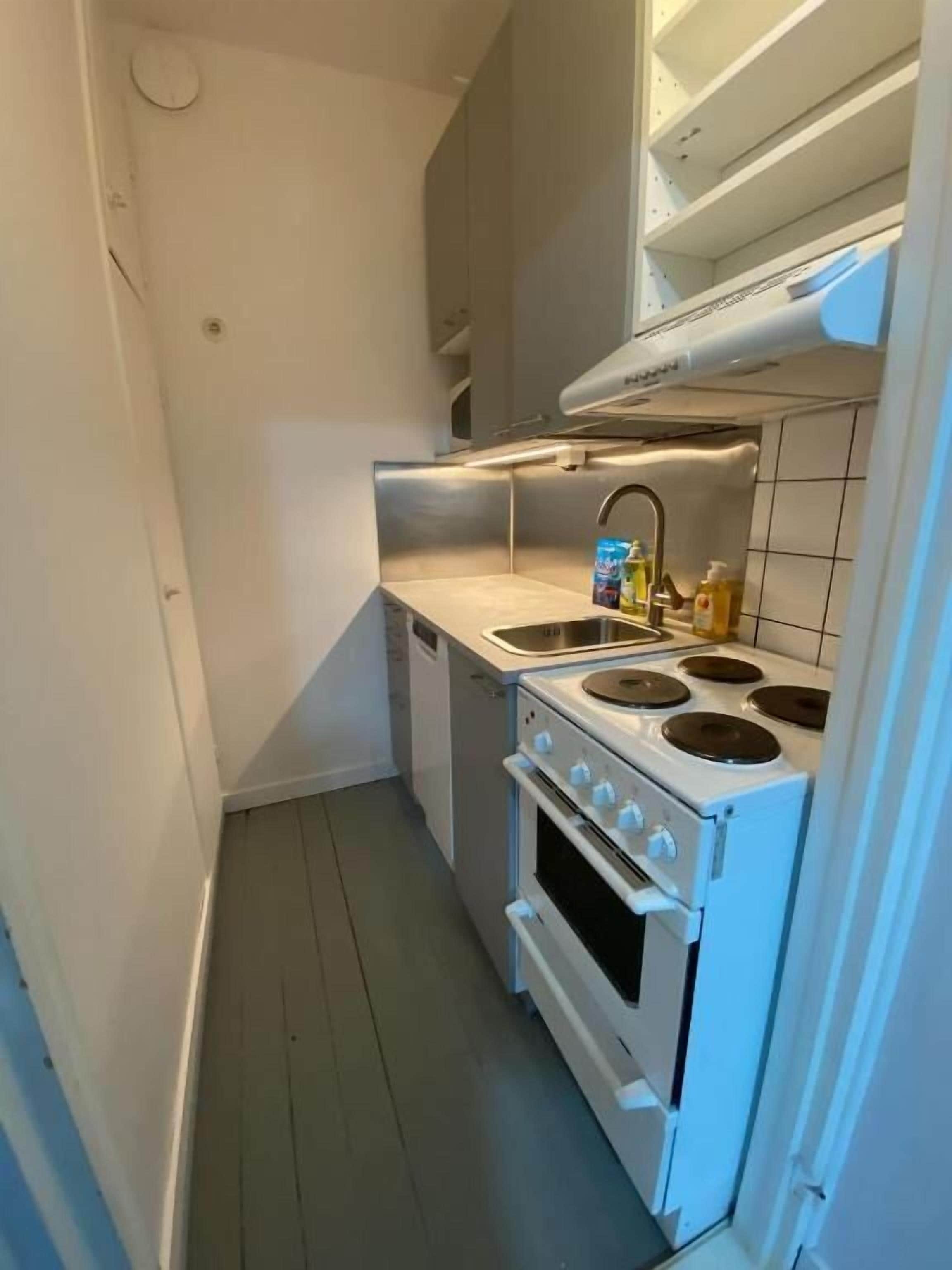 Appartement Standard, vue cour intérieure | Cuisine privée