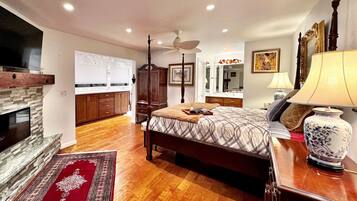 3 makuuhuonetta, työpöytä, silitysrauta/-lauta, ilmainen Wi-Fi