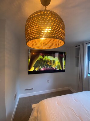 5 bedrooms, desk, iron/ironing board, free WiFi