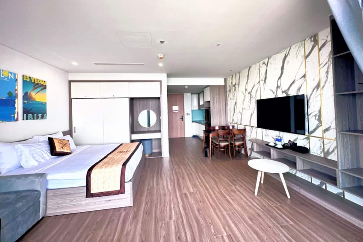 Elite Studio Suite | Premium bedding, Select Comfort beds, individually furnished, desk