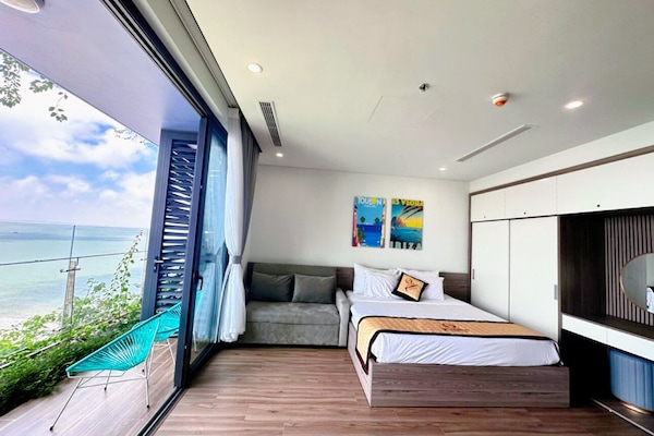 Elite Studio Suite | Premium bedding, Select Comfort beds, desk, laptop workspace
