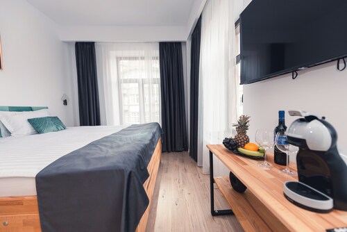 6-bedroom bed & breakfast in charming Brașov with WiFi