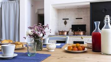 Petit déjeuner complet compris tous les jours