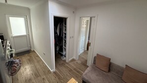 Unclassified image, 3 of 9, button - Bromley Bliss Apartment - Central Location (Bromley)
